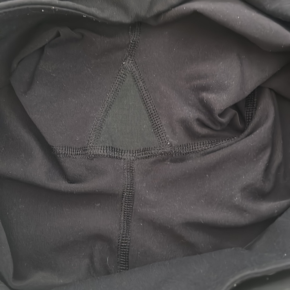 Lululemon Athletica sz 8 Black Cropped Leggings CA 35801 RN 106259 GUC Soft Luon - Picture 11 of 17